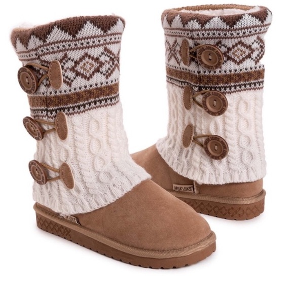 Mukluks brand size 8 boots